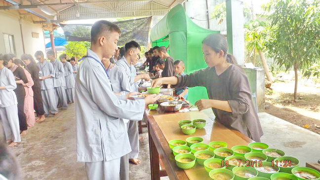 Khánh hòa: Hơn 300 bạn trẻ tham dự khóa tu “Tìm về tuổi thơ”