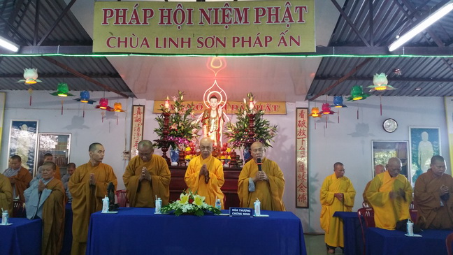 Khánh Hòa: Lễ  bông hồng cài áo và Trai tăng cúng dường tại chùa Linh Sơn Pháp Ấn