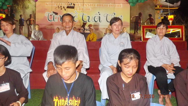 Xúc động đêm thắp nến tri ân tại chùa Mỹ Sơn