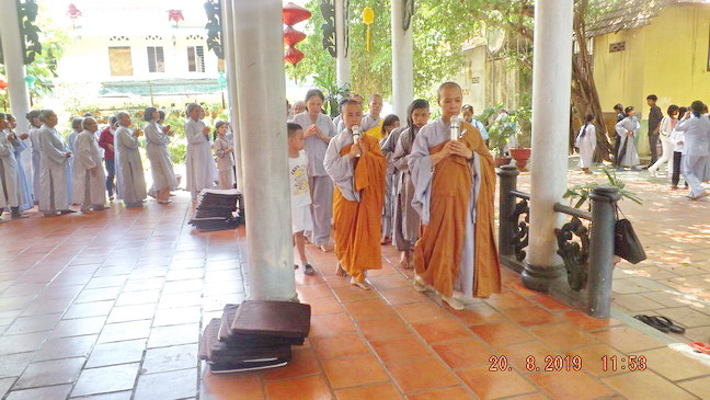 Khánh Hòa: Hơn 200 Phật tử tham dự khóa tu Bát quan trai tại chùa Lộc Thọ
