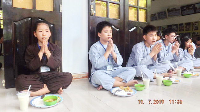 Khánh hòa: Hơn 300 bạn trẻ tham dự khóa tu “Tìm về tuổi thơ”