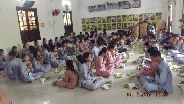 Khánh hòa: Hơn 300 bạn trẻ tham dự khóa tu “Tìm về tuổi thơ”