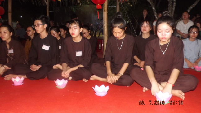 Xúc động đêm thắp nến tri ân tại chùa Mỹ Sơn