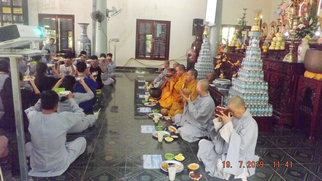 Khánh hòa: Hơn 300 bạn trẻ tham dự khóa tu “Tìm về tuổi thơ”
