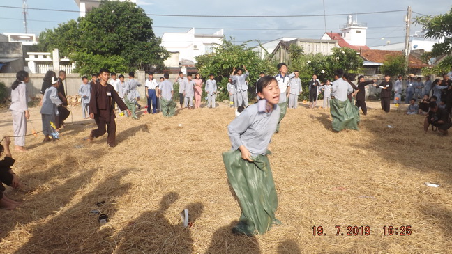Khánh hòa: Hơn 300 bạn trẻ tham dự khóa tu “Tìm về tuổi thơ”