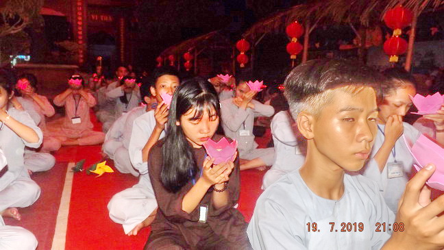 Xúc động đêm thắp nến tri ân tại chùa Mỹ Sơn