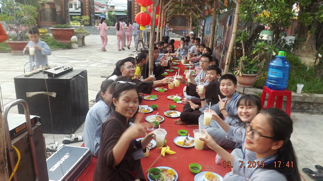 Khánh hòa: Hơn 300 bạn trẻ tham dự khóa tu “Tìm về tuổi thơ”