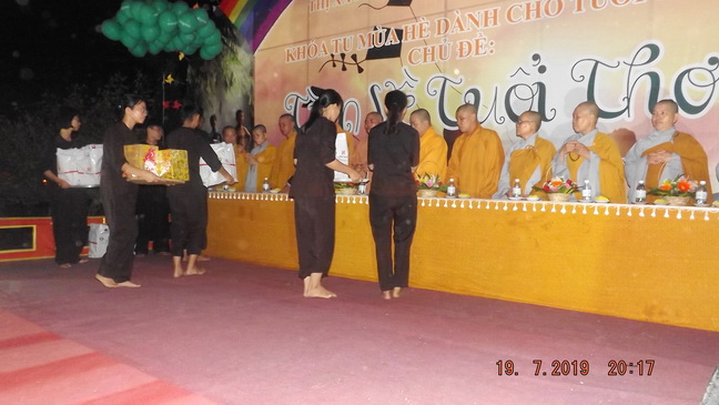 Khánh hòa: Hơn 300 bạn trẻ tham dự khóa tu “Tìm về tuổi thơ”