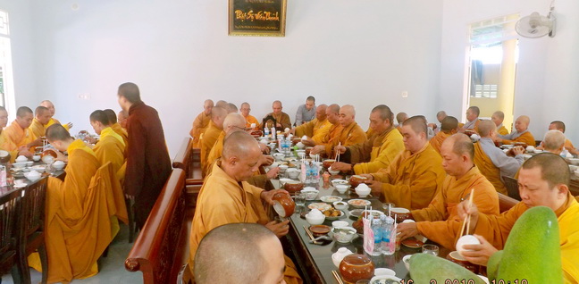 Khánh Hòa: BTS Phật giáo tỉnh thăm trường hạ