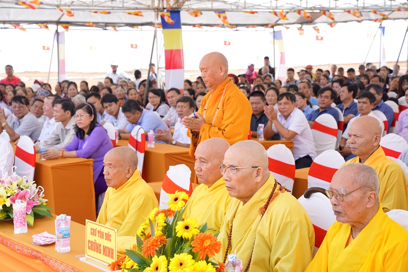 Quảng Ngãi: Chùa Minh Đức tổ chức lễ chú nguyện rót đồng đúc Đại Hồng Chung