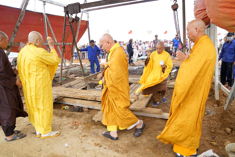 Quảng Ngãi: Chùa Minh Đức tổ chức lễ chú nguyện rót đồng đúc Đại Hồng Chung