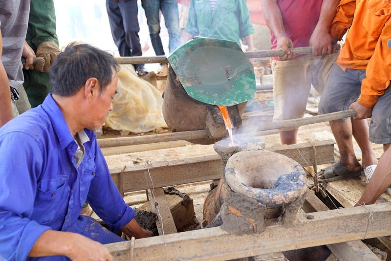 Quảng Ngãi: Chùa Minh Đức tổ chức lễ chú nguyện rót đồng đúc Đại Hồng Chung