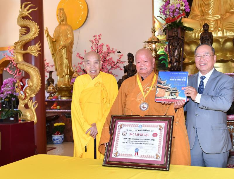 Hai Ngôi Chùa Việt Ở Hoa Kỳ  Nhận Bằng Xác Lập  Kỷ Lục Người Việt Toàn Cầu