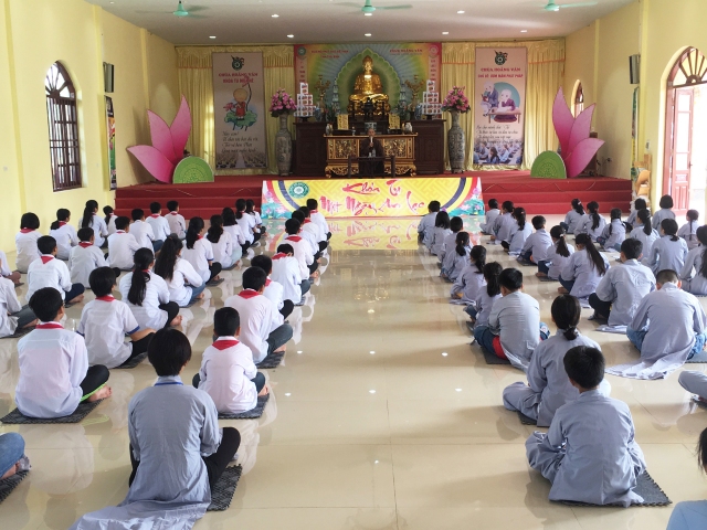 Thái Bình: Học sinh một trường THCS về chùa tu “Một ngày an lạc”