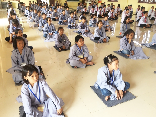 Thái Bình: Học sinh một trường THCS về chùa tu “Một ngày an lạc”