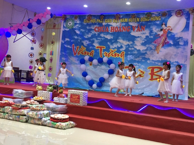Thái Bình: Các chùa tặng quà Trung thu cho thiếu nhi