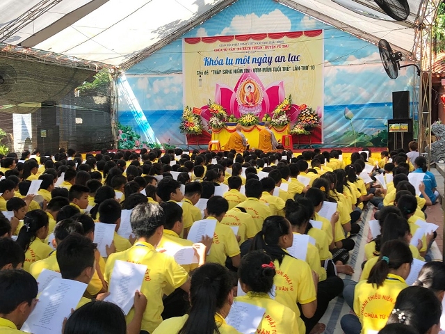 Thái Bình: Học sinh trường THCS Bách Thuận về chùa tu “Một ngày an lạc”