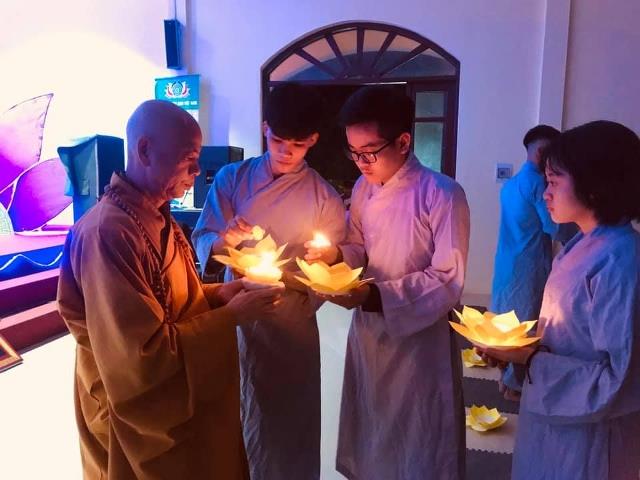 Thái Bình: Đêm hoa đăng vía Phật Di Đà tại chùa Hoằng Văn