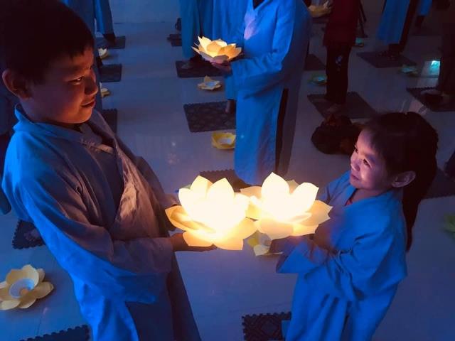 Thái Bình: Đêm hoa đăng vía Phật Di Đà tại chùa Hoằng Văn