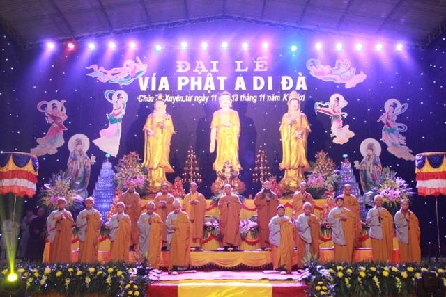 Thái Bình: Lễ Hội Hoa Đăng Vía Phật Di Đà Tại Chùa Từ Xuyên