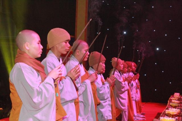 Thái Bình: Lễ Hội Hoa Đăng Vía Phật Di Đà Tại Chùa Từ Xuyên