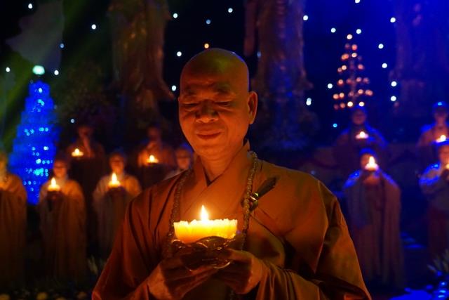 Thái Bình: Lễ Hội Hoa Đăng Vía Phật Di Đà Tại Chùa Từ Xuyên