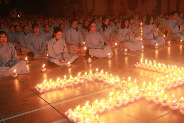 Thái Bình: Lễ Hội Hoa Đăng Vía Phật Di Đà Tại Chùa Từ Xuyên