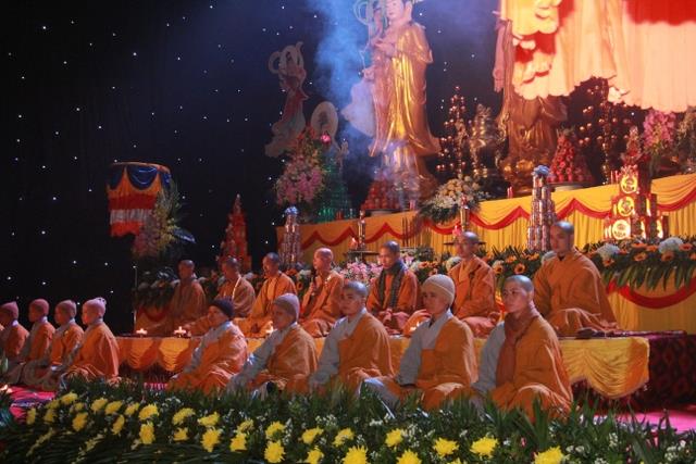 Thái Bình: Lễ Hội Hoa Đăng Vía Phật Di Đà Tại Chùa Từ Xuyên