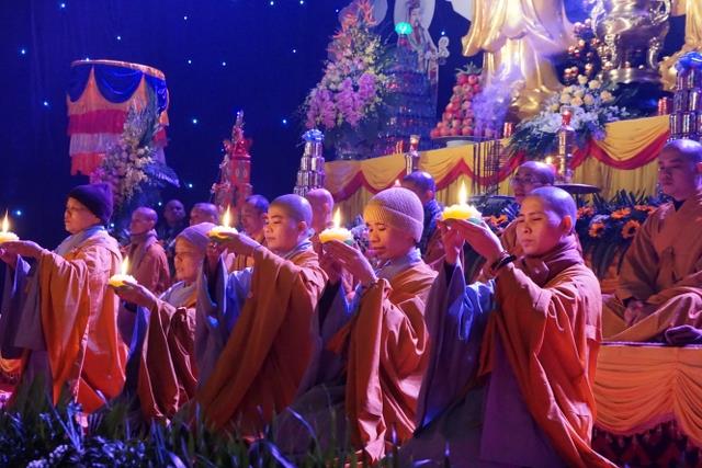 Thái Bình: Lễ Hội Hoa Đăng Vía Phật Di Đà Tại Chùa Từ Xuyên