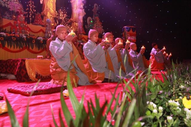 Thái Bình: Lễ Hội Hoa Đăng Vía Phật Di Đà Tại Chùa Từ Xuyên