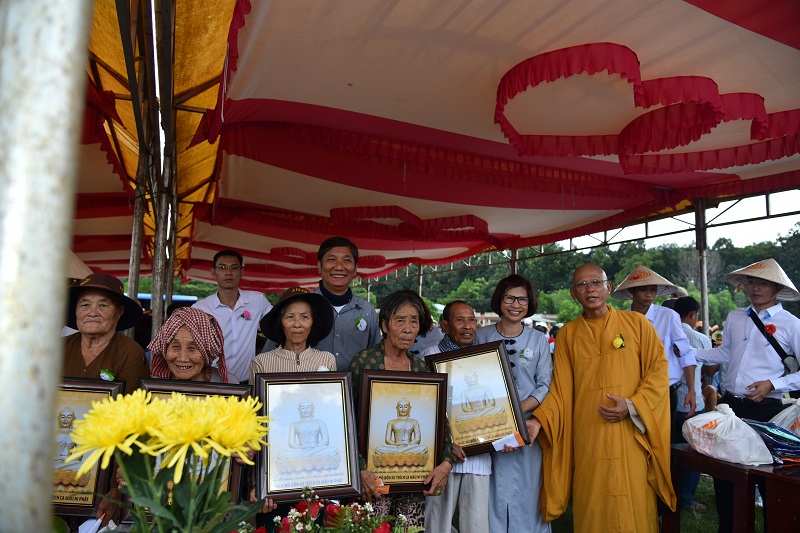 Tổng kết chương trình cúng dường Trai Tăng và Trao quà cho 183 hộ dân ở Tây Ninh (C225)