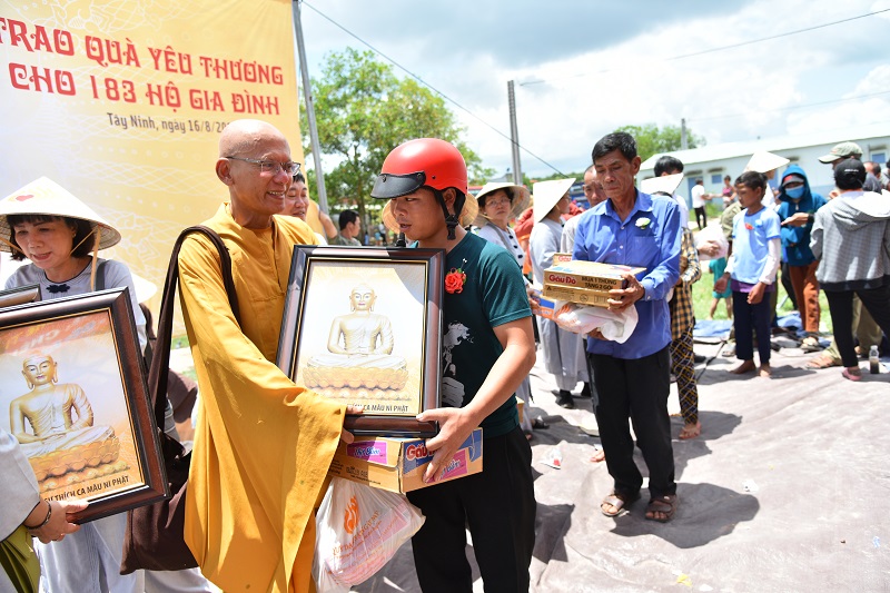 Tổng kết chương trình cúng dường Trai Tăng và Trao quà cho 183 hộ dân ở Tây Ninh (C225)