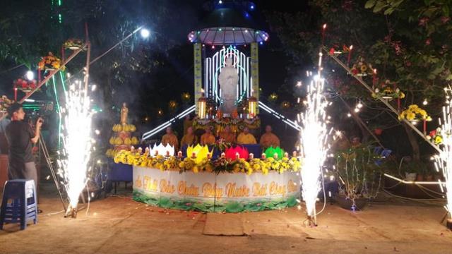 Trang nghiêm lễ vía Phật Di Đà ở chùa Linh Sơn Pháp Ấn