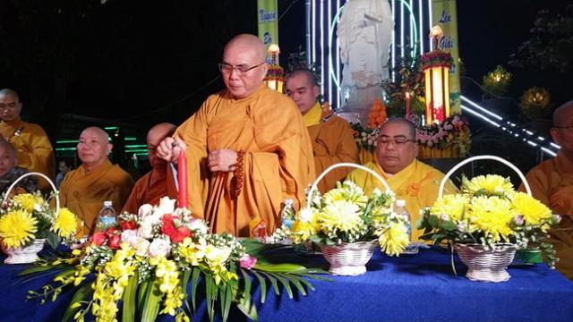 Trang nghiêm lễ vía Phật Di Đà ở chùa Linh Sơn Pháp Ấn