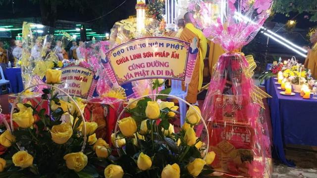 Trang nghiêm lễ vía Phật Di Đà ở chùa Linh Sơn Pháp Ấn