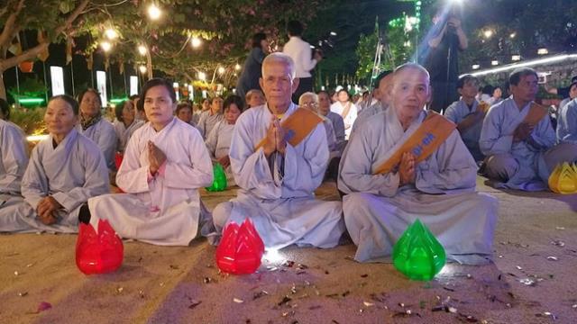 Trang nghiêm lễ vía Phật Di Đà ở chùa Linh Sơn Pháp Ấn