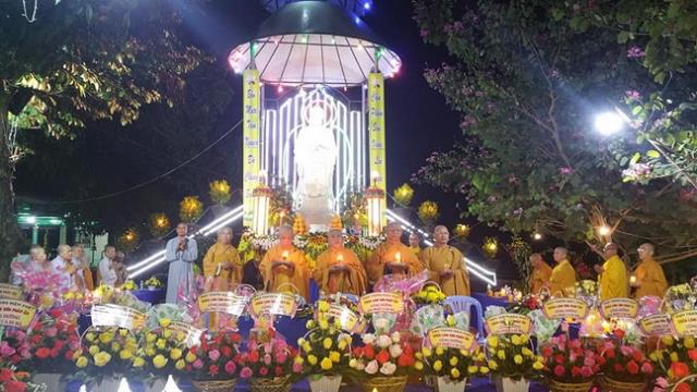 Trang nghiêm lễ vía Phật Di Đà ở chùa Linh Sơn Pháp Ấn