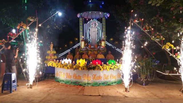 Trang nghiêm lễ vía Phật Di Đà ở chùa Linh Sơn Pháp Ấn