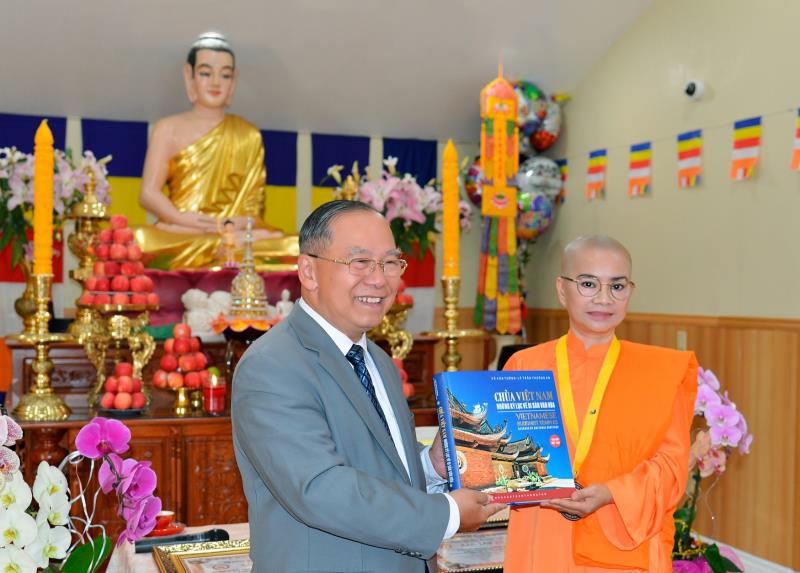 Hai Ngôi Chùa Việt Ở Hoa Kỳ  Nhận Bằng Xác Lập  Kỷ Lục Người Việt Toàn Cầu