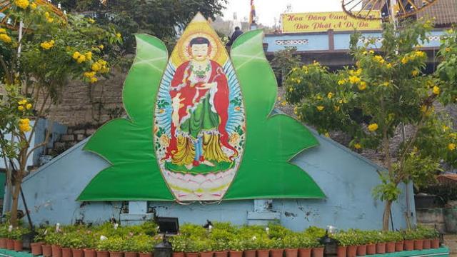 Trang nghiêm lễ vía Phật Di Đà ở chùa Linh Sơn Pháp Ấn