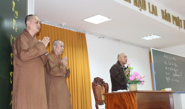 TP Hồ Chí Minh: Tăng Ni sinh trường Trung Cao Phật học thi học kì I-II