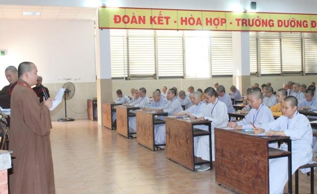 TP Hồ Chí Minh: Tăng Ni sinh trường Trung Cao Phật học thi học kì I-II