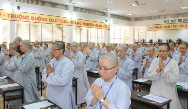 TP Hồ Chí Minh: Tăng Ni sinh trường Trung Cao Phật học thi học kì I-II