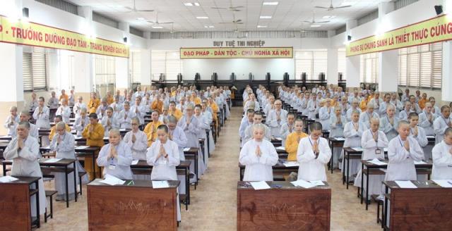 TP Hồ Chí Minh: Tăng Ni sinh trường Trung Cao Phật học thi học kì I-II