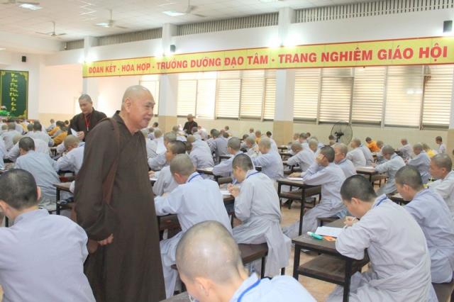 TP Hồ Chí Minh: Tăng Ni sinh trường Trung Cao Phật học thi học kì I-II