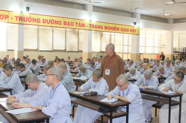 TP Hồ Chí Minh: Tăng Ni sinh trường Trung Cao Phật học thi học kì I-II