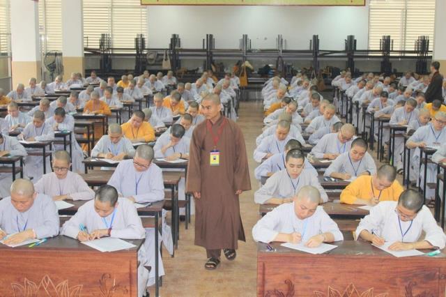 TP Hồ Chí Minh: Tăng Ni sinh trường Trung Cao Phật học thi học kì I-II