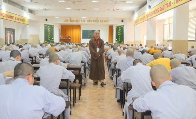 TP Hồ Chí Minh: Tăng Ni sinh trường Trung Cao Phật học thi học kì I-II
