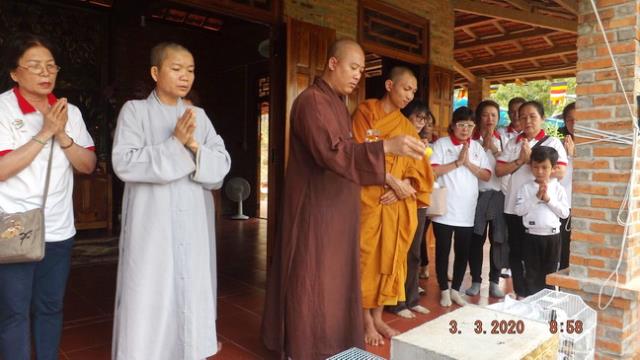 Hội Từ Thiện Bước Chân Yêu Thương Ninh Hòa Tặng Quà