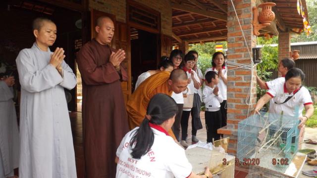 Hội Từ Thiện Bước Chân Yêu Thương Ninh Hòa Tặng Quà